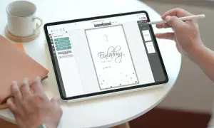 Einladung Taufe auf Tablet online gestalten, Taufkarte mit Kreuz und goldenen Elementen